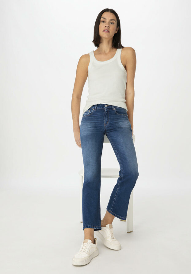 hessnatur Damen Jeans Kick Flared Slim aus Bio-Denim - blau - Größe 25/29